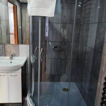 Korona Przy Termach Cieplickich 10proc Rabatu Do Term Cieplice Self Check In 24h Апартаменты 3*